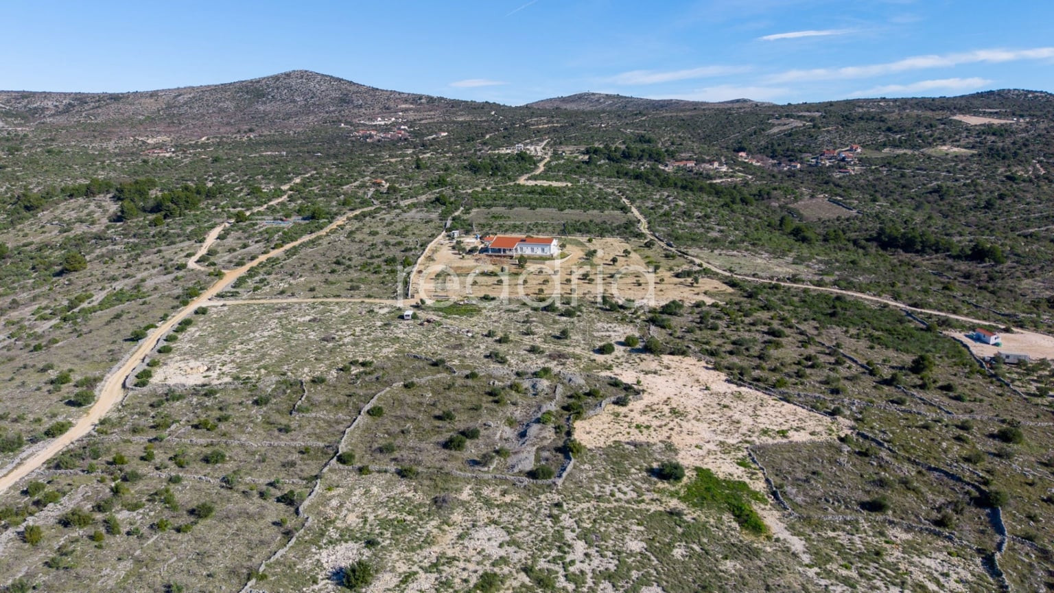 ROGOZNICA - EKSKLUZIVNA VILA S PANORAMSKIM POGLEDOM NA MORE I IMANJEM OD 20.000 m² — Sapina Doca, Rogoznica