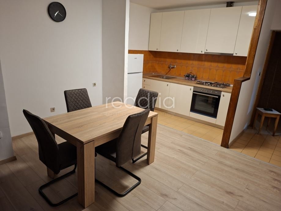Split, Brda, trosobni, 90m2, dugoročno — Brda, Split