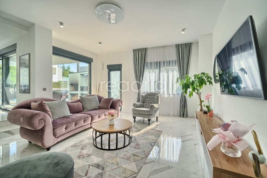 House Strožanac, Podstrana, 350m2 — Strožanac, Podstrana