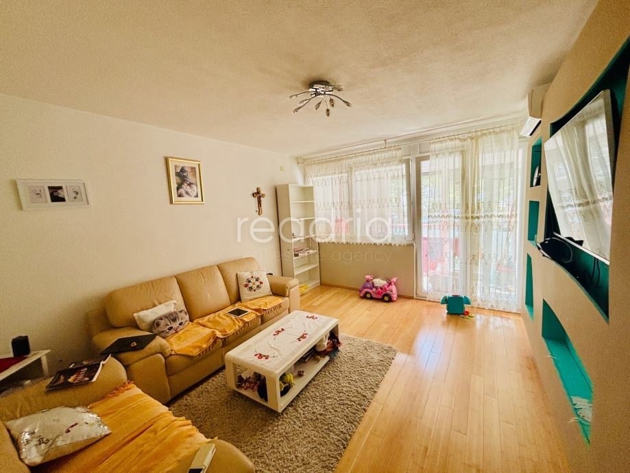 Flat Bol, Split, 80m2 — Bol, Split