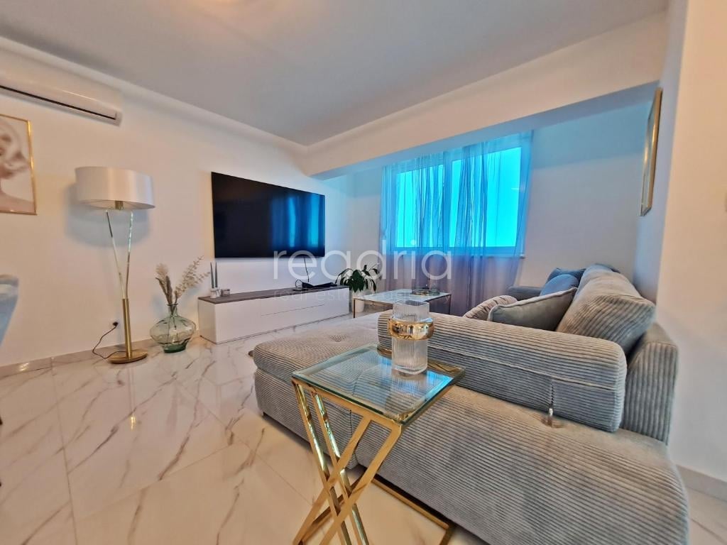 Žrnovnica, atraktivan apartman, 2SB + DB, 1.9.-1.7. — Žrnovnica, Split - Okolica