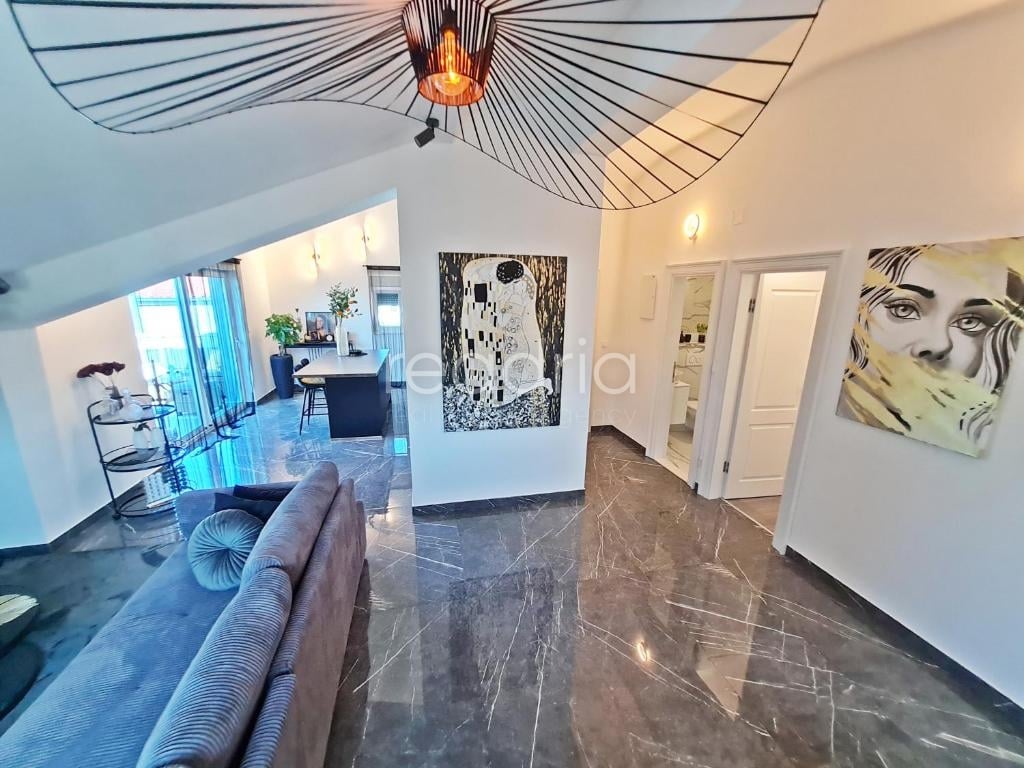 Žrnovnica, atraktivan apartman, 2SB + DB, 1.9.-1.7. — Žrnovnica, Split - Okolica